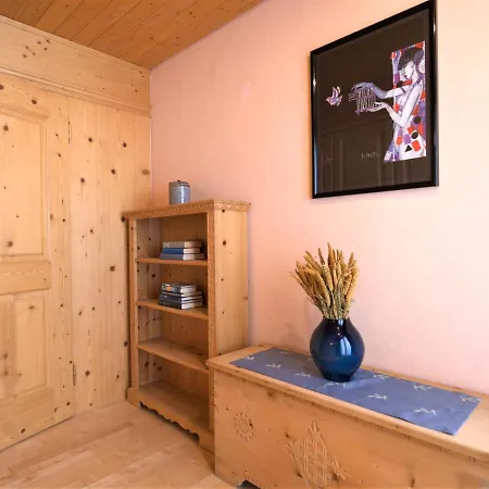 Lejlighed Chesa Maurus A5 By Interhome